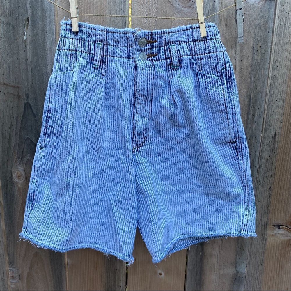 Vintage Jordache pinstriped denim jean shorts size 7/8